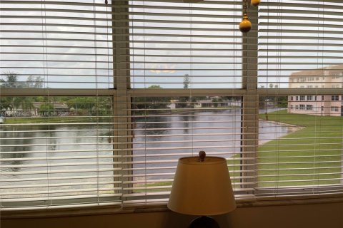 Condo in Sunrise, Florida, 2 bedrooms  № 1779717 - photo 13