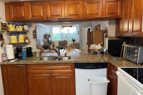 Condo in Sunrise, Florida, 2 bedrooms  № 1779717 - photo 4