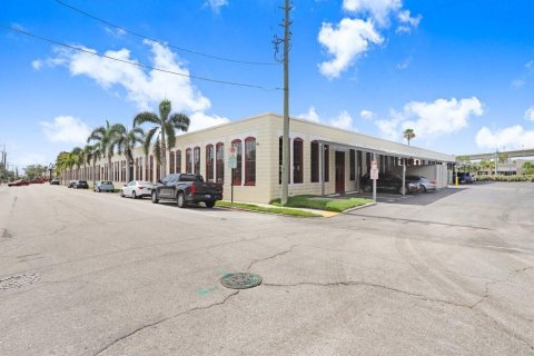 Condo in Tampa, Florida, 1 bedroom  № 1784493 - photo 27