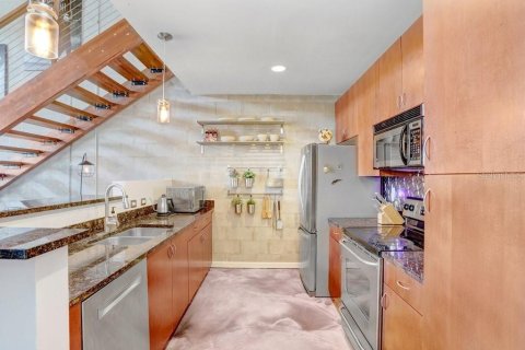 Condo in Tampa, Florida, 1 bedroom  № 1784493 - photo 8
