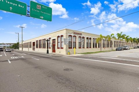 Condo in Tampa, Florida, 1 bedroom  № 1784493 - photo 29