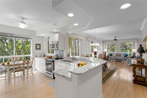 Condo in Saint Petersburg, Florida, 2 bedrooms  № 1876042 - photo 4