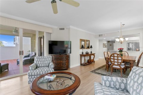 Condo in Saint Petersburg, Florida, 2 bedrooms  № 1876042 - photo 13
