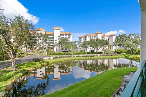 Condo in Saint Petersburg, Florida, 2 bedrooms  № 1876042 - photo 2