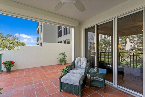 Condo in Saint Petersburg, Florida, 2 bedrooms  № 1876042 - photo 14