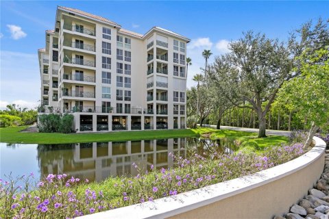 Condo in Saint Petersburg, Florida, 2 bedrooms  № 1876042 - photo 1