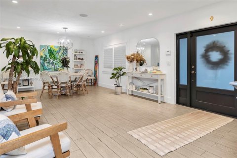 Villa ou maison à louer à Coral Gables, Floride: 3 chambres, 232.26 m2 № 2011098 - photo 6