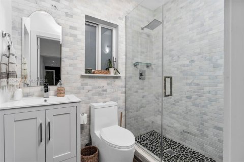 Villa ou maison à louer à Coral Gables, Floride: 3 chambres, 232.26 m2 № 2011098 - photo 26