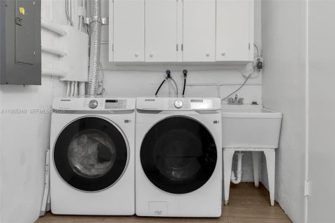 Villa ou maison à louer à Coral Gables, Floride: 3 chambres, 232.26 m2 № 2011098 - photo 27