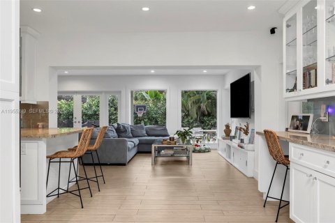 Villa ou maison à louer à Coral Gables, Floride: 3 chambres, 232.26 m2 № 2011098 - photo 10