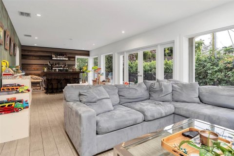 Villa ou maison à louer à Coral Gables, Floride: 3 chambres, 232.26 m2 № 2011098 - photo 15