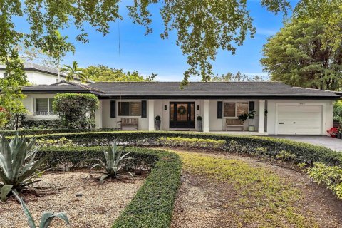 Villa ou maison à louer à Coral Gables, Floride: 3 chambres, 232.26 m2 № 2011098 - photo 2