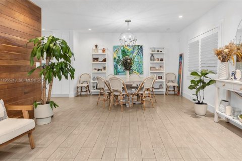 Villa ou maison à louer à Coral Gables, Floride: 3 chambres, 232.26 m2 № 2011098 - photo 5