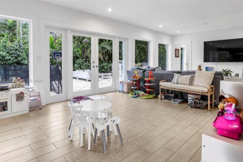 Villa ou maison à louer à Coral Gables, Floride: 3 chambres, 232.26 m2 № 2011098 - photo 19