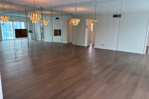 Condo in Hollywood, Florida, 2 bedrooms  № 2060886 - photo 14