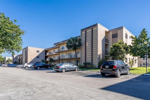 Condo in Hollywood, Florida, 2 bedrooms  № 2060886 - photo 5