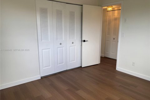 Condo in Hollywood, Florida, 2 bedrooms  № 2060886 - photo 16