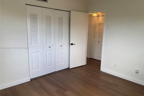 Condo in Hollywood, Florida, 2 bedrooms  № 2060886 - photo 17