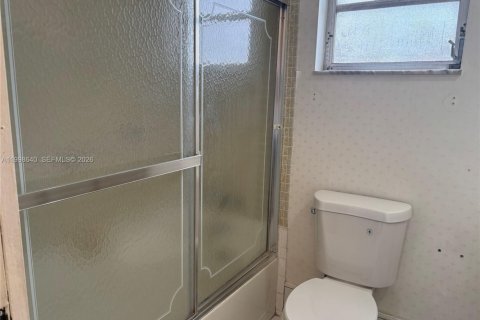 Condo in Hollywood, Florida, 2 bedrooms  № 2060886 - photo 21