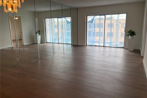 Condo in Hollywood, Florida, 2 bedrooms  № 2060886 - photo 3