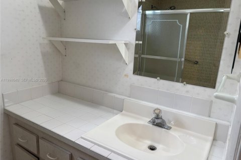 Condo in Hollywood, Florida, 2 bedrooms  № 2060886 - photo 27