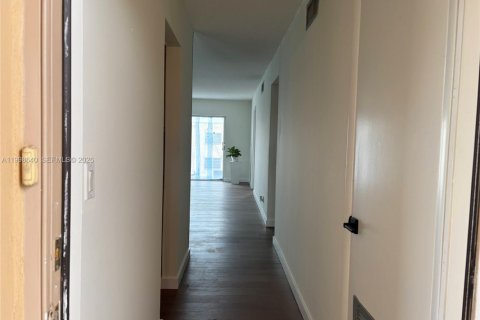 Condo in Hollywood, Florida, 2 bedrooms  № 2060886 - photo 6