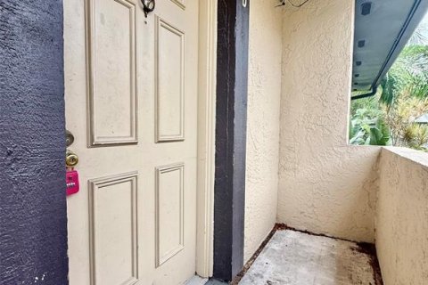 Condo in Clearwater, Florida, 2 bedrooms  № 1903337 - photo 3