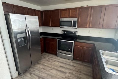 Copropriété à louer à Doral, Floride: 3 chambres, 112.13 m2 № 2383088 - photo 3