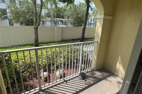 Copropriété à louer à Doral, Floride: 3 chambres, 112.13 m2 № 2383088 - photo 16