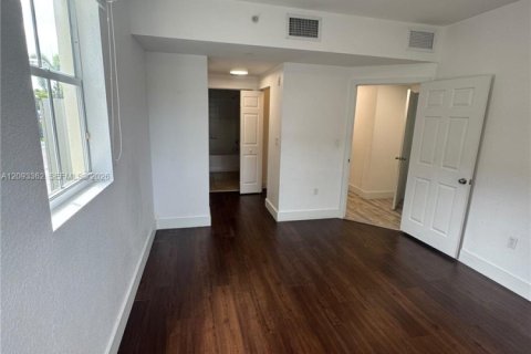 Copropriété à louer à Doral, Floride: 3 chambres, 112.13 m2 № 2383088 - photo 6