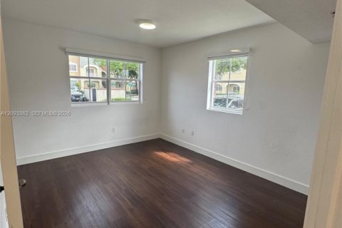 Copropriété à louer à Doral, Floride: 3 chambres, 112.13 m2 № 2383088 - photo 5
