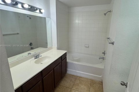 Copropriété à louer à Doral, Floride: 3 chambres, 112.13 m2 № 2383088 - photo 9