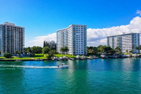 Copropriété à vendre à Boca Raton, Floride: 2 chambres, 136.94 m2 № 2407978 - photo 3