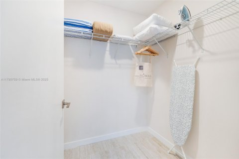 Condo in Miami, Florida № 1959109 - photo 6