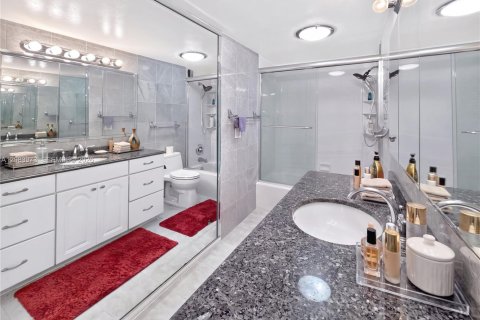 Condominio en venta en Fort Lauderdale, Florida, 1 dormitorio, 110.55 m2 № 2350584 - foto 25