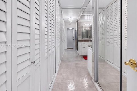 Condominio en venta en Fort Lauderdale, Florida, 1 dormitorio, 110.55 m2 № 2350584 - foto 24
