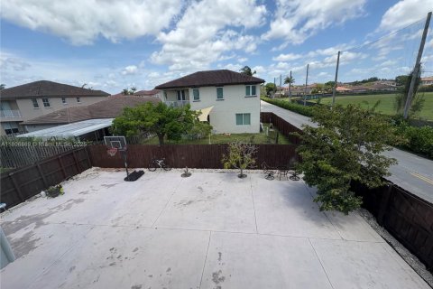House in Miami, Florida 4 bedrooms, 241.17 sq.m. № 1739345 - photo 26
