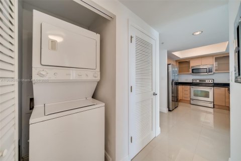 Снять в аренду кондоминиум в Холливуд, Флорида 1 спальня, 75.25м2, № 1965432 - фото 18