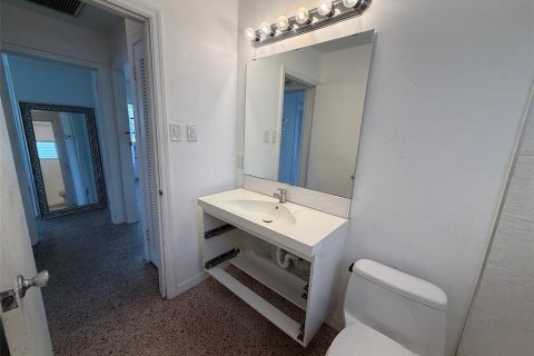 House in Saint Pete Beach, Florida 2 bedrooms, 112.78 sq.m. № 1844278 - photo 25