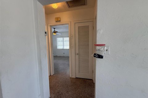 House in Saint Pete Beach, Florida 2 bedrooms, 112.78 sq.m. № 1844278 - photo 17
