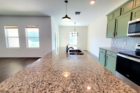 Villa ou maison à louer à Zephyrhills, Floride: 3 chambres, 165.74 m2 № 2430828 - photo 5