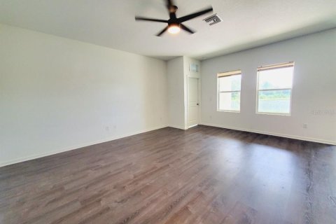 Villa ou maison à louer à Zephyrhills, Floride: 3 chambres, 165.74 m2 № 2430828 - photo 12