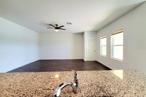 Villa ou maison à louer à Zephyrhills, Floride: 3 chambres, 165.74 m2 № 2430828 - photo 6