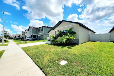 Villa ou maison à louer à Zephyrhills, Floride: 3 chambres, 165.74 m2 № 2430828 - photo 3