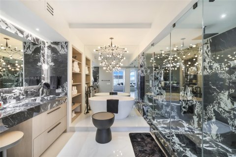 Снять в аренду кондоминиум в Майами-Бич, Флорида 3 спальни, 200.48м2, № 1954629 - фото 1