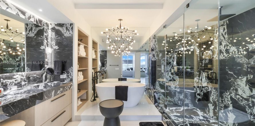 Кондоминиум с 3 спальнями в Майами-Бич, Флорида № 1954629