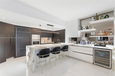 Снять в аренду кондоминиум в Майами-Бич, Флорида 3 спальни, 200.48м2, № 1954629 - фото 3