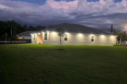 Купить виллу или дом в Хомстед, Флорида 4 спальни, 241.82м2, № 2069447 - фото 2