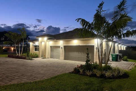 Дом в Хомстед, Флорида 4 спальни, 241.82м2 № 2069447