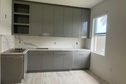 Купить виллу или дом в Хомстед, Флорида 4 спальни, 241.82м2, № 2069447 - фото 4